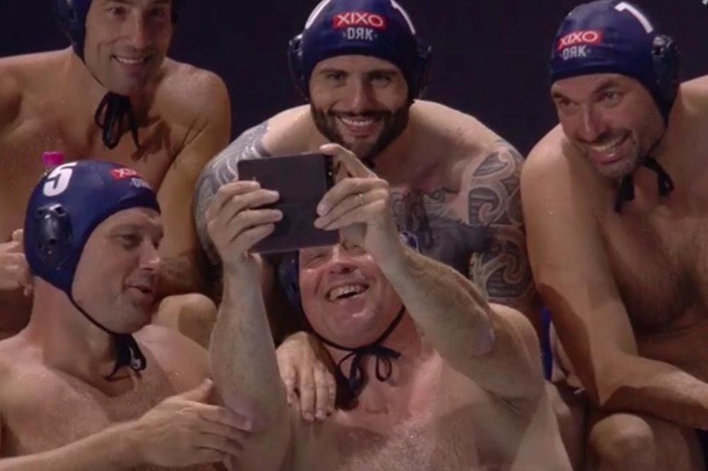 ŠAPIĆ, KAŠAŠ, BENEDEK, ŠIMENC! Ne, nismo seli u vremeplov za devedesete! Odigrana je utakmica vaterpolo legendi! (FOTO)