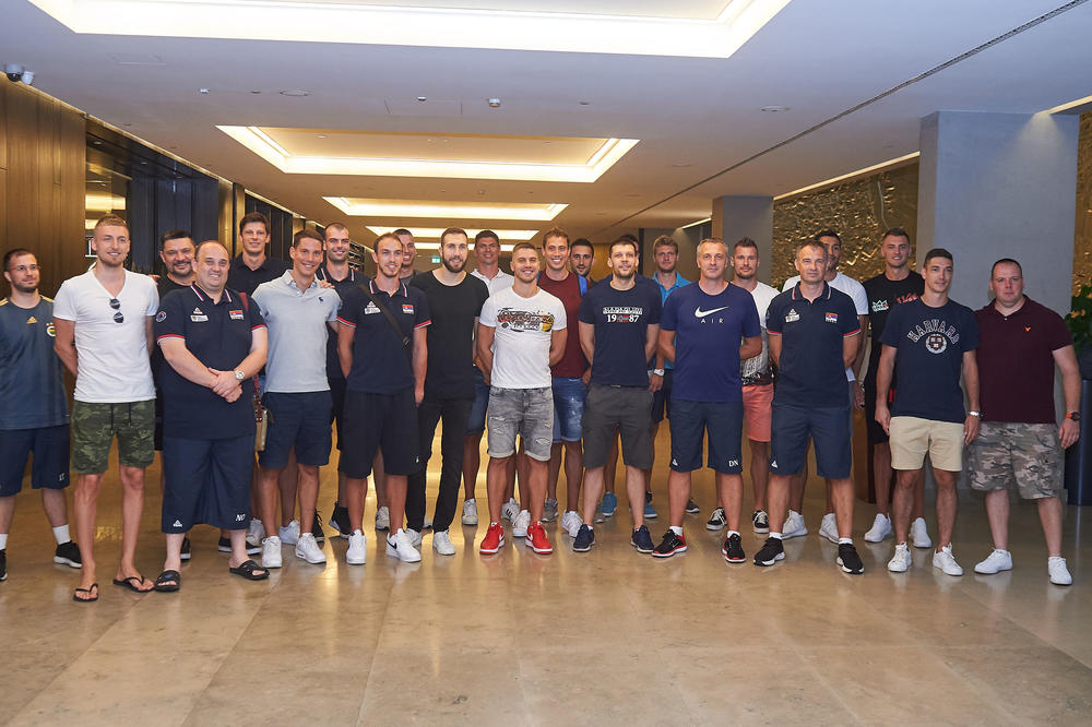 PALI SE MAŠINA! Naši odbojkaški asovi hvataju zalet za Svetsko prvenstvo, a podršku im je dao ON! (FOTO)