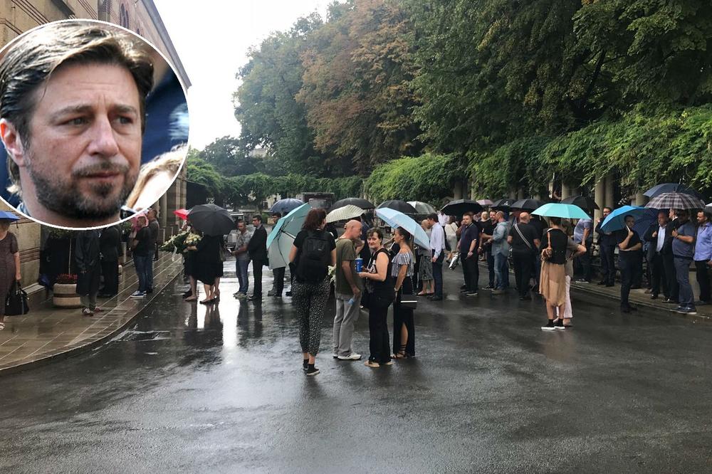 POSLEDNJE ZBOGOM MIŠI OGNJANOVIĆU: Porodica, prijatelji i kolege se oprostili od ubijenog advokata! (VIDEO)