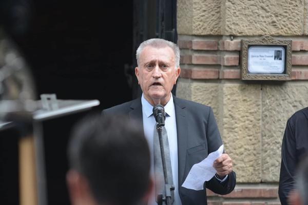 SEDAM DANA ŠTRAJKUJEMO ZBOG TEBE, A TI SE S TIM NE BI SLOŽIO! Zbog govora Ognjanovićevog kolege CELA POVORKA JE UZDISALA OD BOLA! (VIDEO)