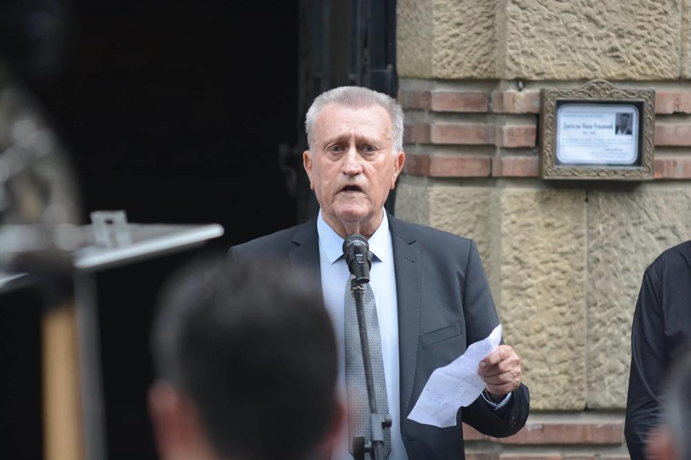 SEDAM DANA ŠTRAJKUJEMO ZBOG TEBE, A TI SE S TIM NE BI SLOŽIO! Zbog govora Ognjanovićevog kolege CELA POVORKA JE UZDISALA OD BOLA! (VIDEO)