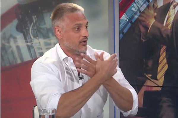 SKANDAL: Čeda Jovanović uživo u emisiji pokazao DVOGLAVOG ORLA kao Šaćiri! SRBIJA U NEVERICI! (FOTO)