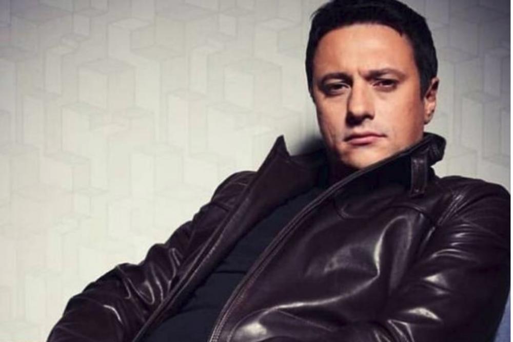 KOMŠIJE RASKRINKALE POZNATOG GLUMCA: Andrija je našao BOGATU BEOGRAĐANKU... Oduševljeni njime, devojku ne poznaju!