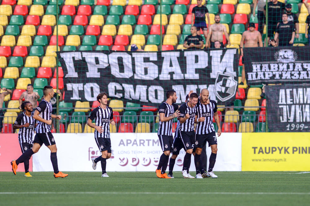 OVO NIJE NI E OD EVROPSKOG PARTIZANA! Crno-beli se provukli u Litvaniji, Suma dobio crveni karton! (VIDEO)