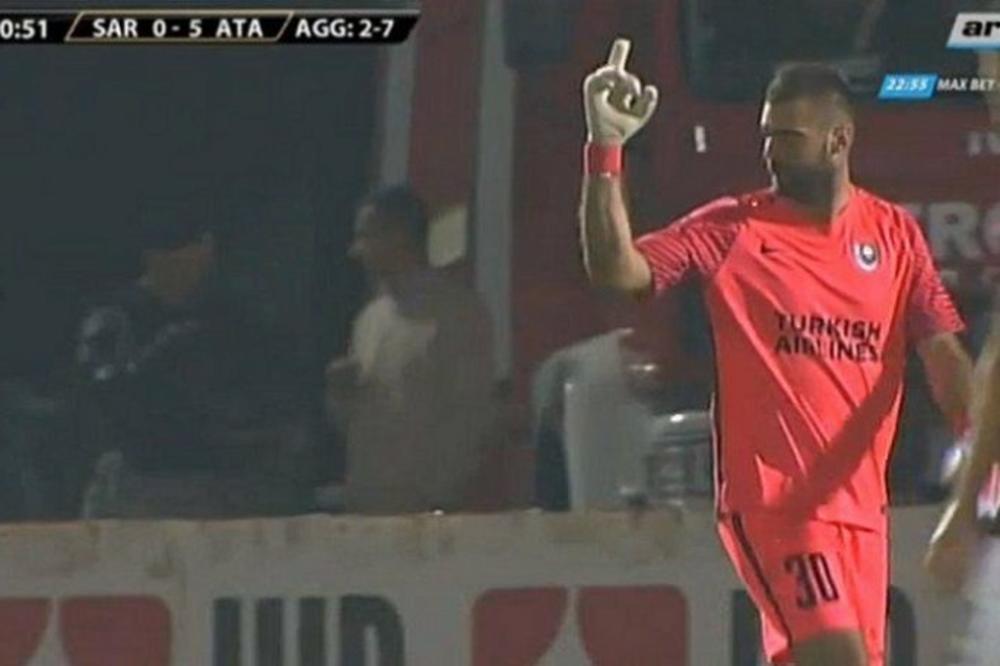 BIVŠI GOLMAN ZVEZDE IZAZVAO HAOS U SARAJEVU! Primio pet golova, pa pokazao srednji prst navijačima! (VIDEO)