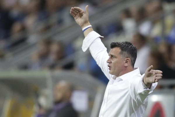 TO JE TAJ BALKANSKI MENTALITET: Bivši golman Zvezde nije jedini iz bivše Juge koji je sinoć pokazao srednji prst navijačima! (FOTO)