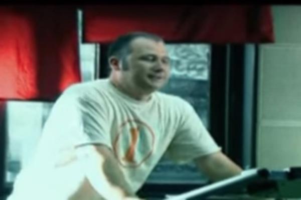 SVI STE PEVUŠILI PESMU IZ REKLAME ZA NOBLICE, A GDE JE SADA I KAKO IZGLEDA OMILJENI DEBELJKO! Ne živi u Srbiji, a da li je smršao...?