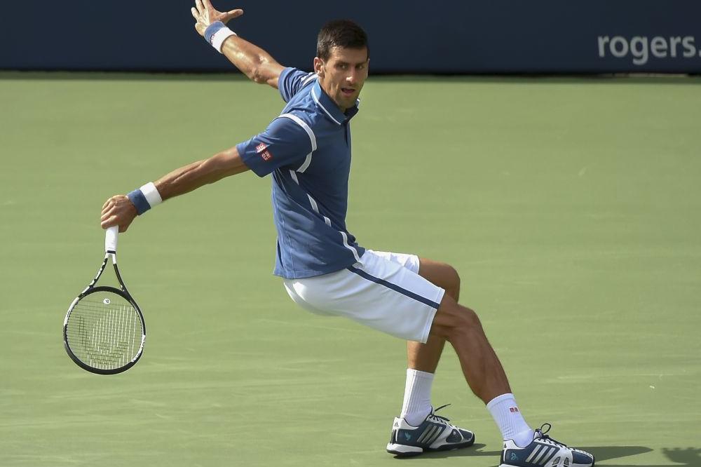 ĐOKOVIĆ ISPAO, SENZACIJA U TORONTU: Nije to Nole s Vimbldona, izbacio ga čovek kome je bio idol! (FOTO) (VIDEO)