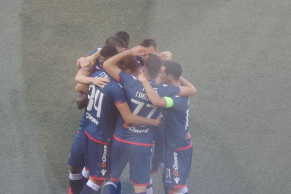 NIJE MOGLO U GOREM MOMENTU! Igrač Zvezde iznet na nosilima pred gostovanje u Trnavi! (VIDEO)