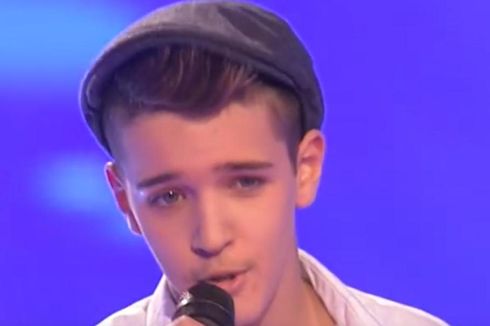 BIO JE DEČAK KADA SE PROSLAVIO U PINKOVIM ZVEZDICAMA: Sve devojčice su glasale za njega, a Mateja je porastao i danas izgleda ovako! (FOTO)