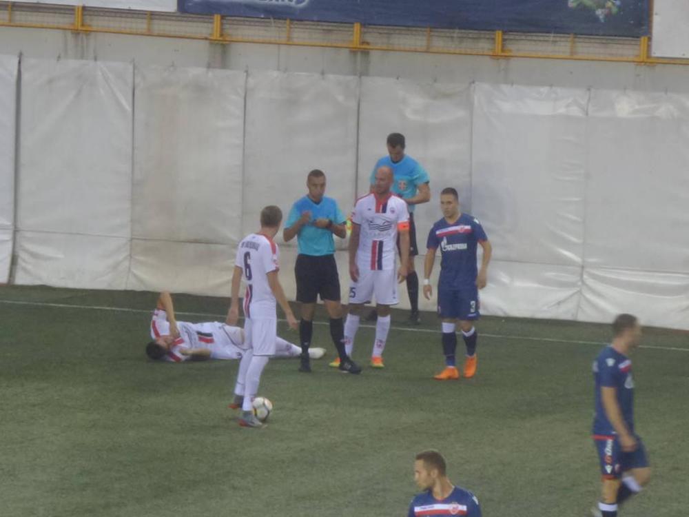 Trenutak kada je srušen igrač Voždovca  