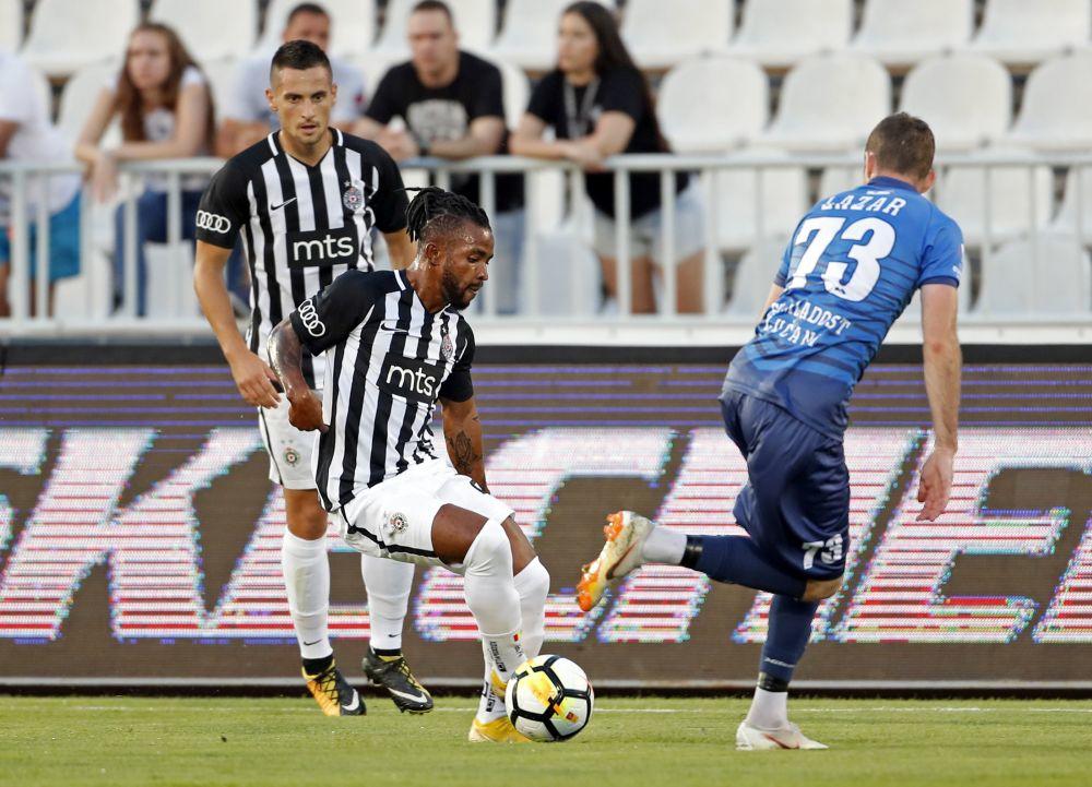 Sejduba Suma je pokušavao sa udarcima iz daljine, ali bez uspeha  