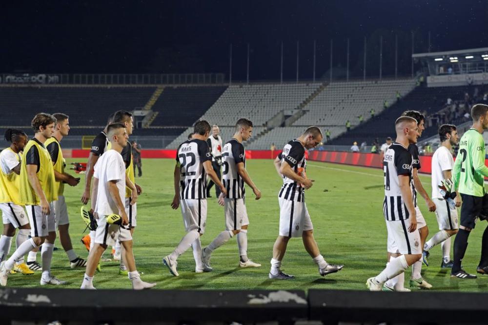 NEMA VIŠE ĐUKIĆA, ALI HUMSKOM OPET ODJEKUJU DVE REČI: Bes Grobara na stadionu posle novog kiksa Partizana! (FOTO)