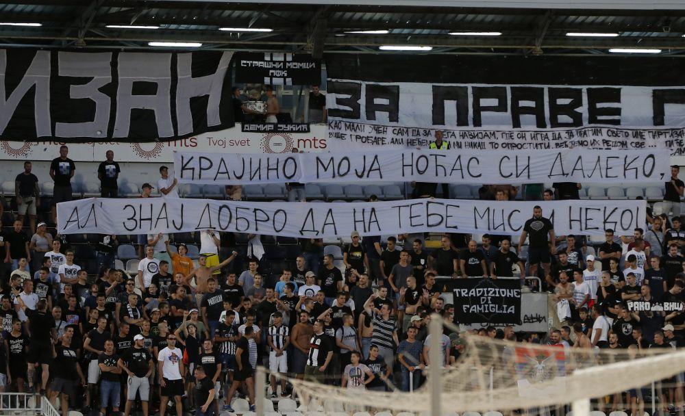 Kimijevi Grobari sa transparentom povodom godišnjice Oluje  