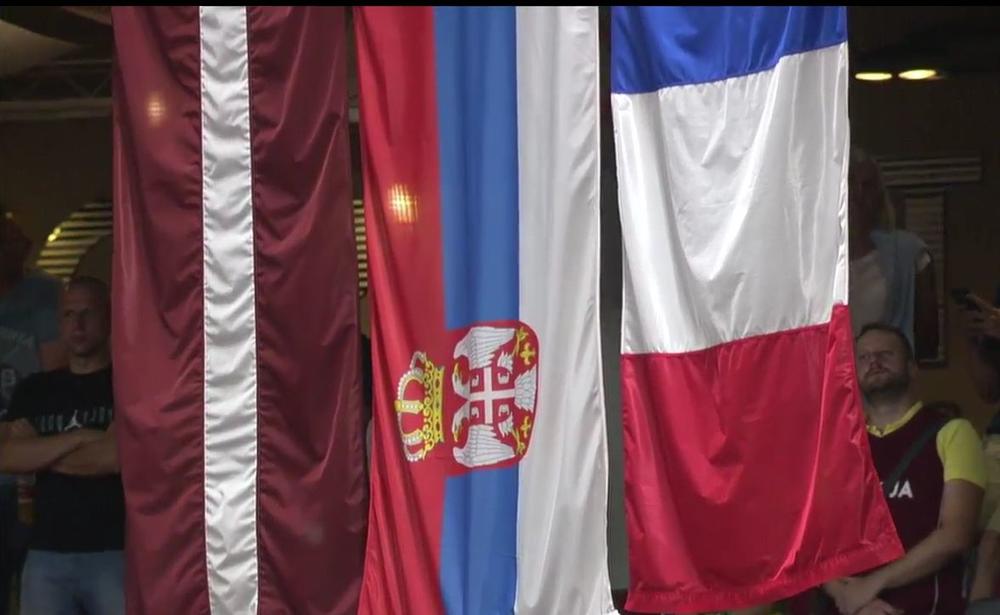 Srpska zastava na vrhu Evrope