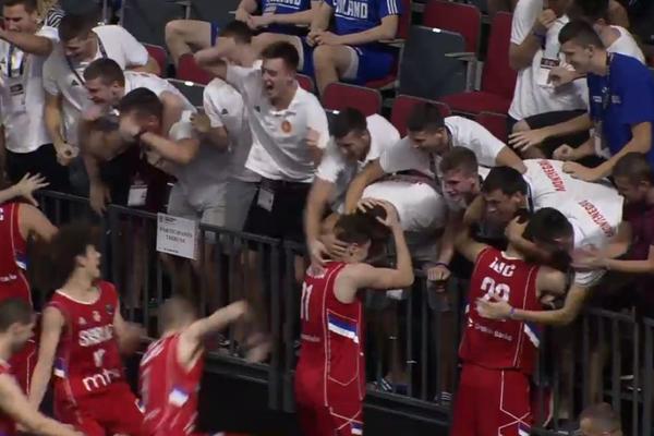 Od Horgoša do Ulcinja će mnogima krenuti suze niz lice kad vide kako bratski Crnogorci slave sa srpskim klincima evropsko zlato! (FOTO)