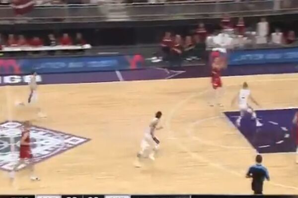 ŠAMPIONSKI GEN SE NE UČI, SA NJIM SI ROĐEN: Meč se lomi, poslednji minut, a naši klinci izvode spektakl od akcije na terenu i uzimaju zlato! (VIDEO)