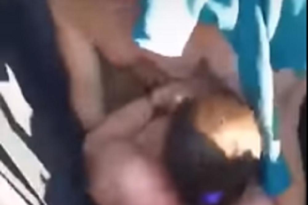 UHVATIO KOMŠIJU KAKO MU OBRAĐUJE ŽENU, A ONDA... Kada vidite šta se desilo, poželećete da i vas supruga PREVARI! (FOTO)