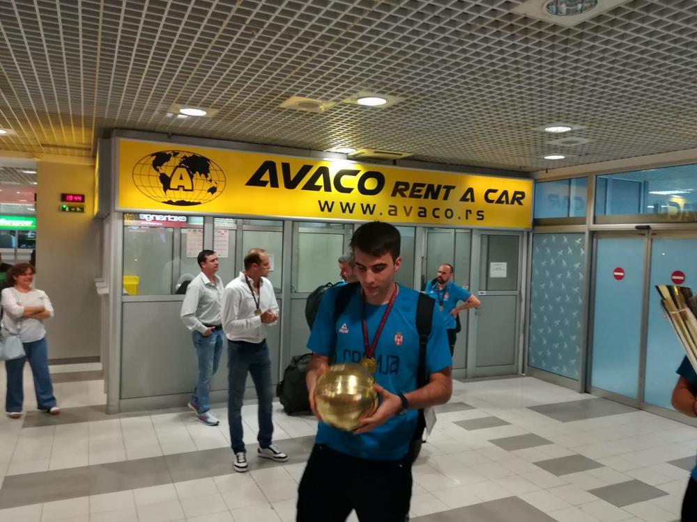 Orlići po sletanju u Beograd  