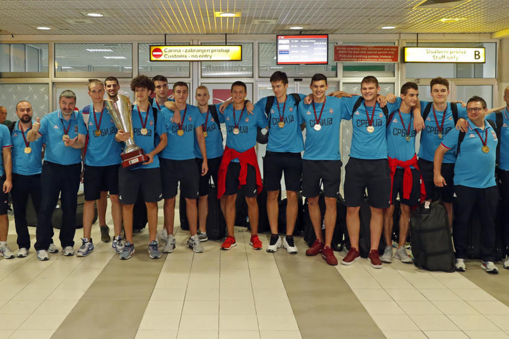 NIJE NI ČUDO ŠTO JE OSVOJIO EUROBASKET! Član zlatne generacije Orlića je sin legende Crvene zvezde - odatle mu onakav genijalan izbačaj! (FOTO) (VIDEO)