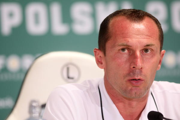 DUGO NEĆE MOĆI DA PREBOLI OVO! Trener Trnave neutešan posle poraza od Zvezde! (VIDEO)