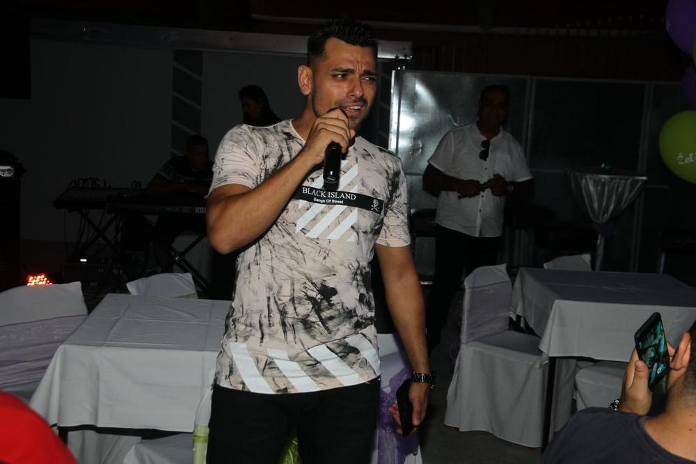 Bora Santana uveseljavao je goste pesmom  