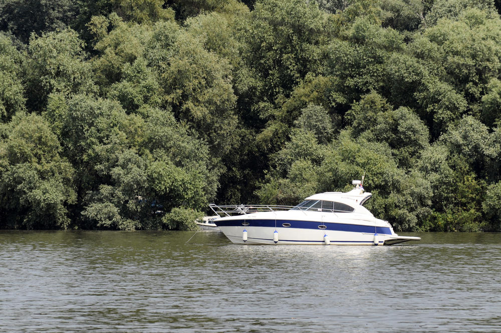 BEOGRAĐANKA STRADALA U CRNOJ GORI! Na nju je naleteo GLISER, hitno prebačena na lečenje