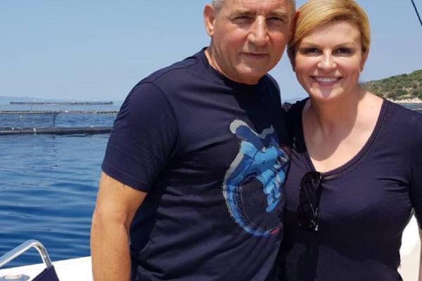 HRVATSKA NA NOGAMA ZBOG OVE SLIKE: Ekstra mršava Kolinda u zagrljaju Gotovine, on je stisnuo i ne pušta (FOTO)