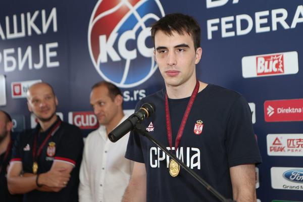 OVO JE ZA ZATVOR: Gnusne pretnje stigle Marku Pecarskom - a razlog je KLADIONICA!