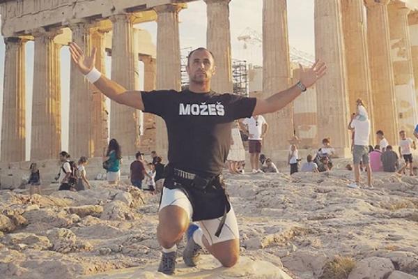 KAD SU SE NOGE UMORILE, SRCE JE TRČALO! Marko Nikolić je stigao do cilja i U STILU ROKIJA PROSLAVIO ŽIVOT! (FOTO) (VIDEO)