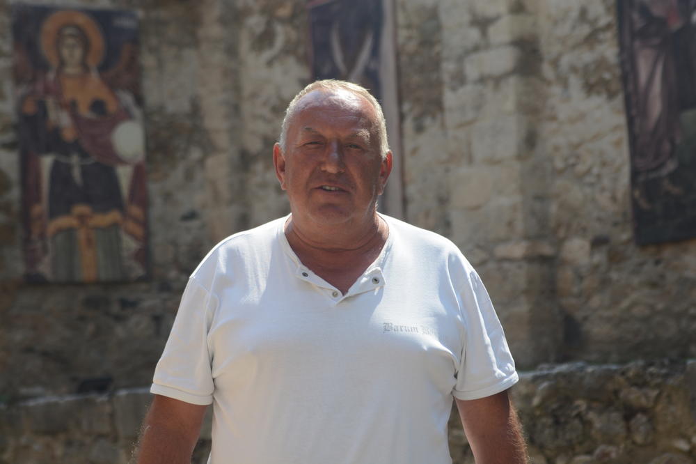 NOĆIMA SAM SANJAO BISTRICU, MORAO SAM DA SE VRATIM I ODAVDE ŽIV NE IDEM! U Prizrenu danas ima samo 12 Srba, a Siniša je jedan od njih! (FOTO)