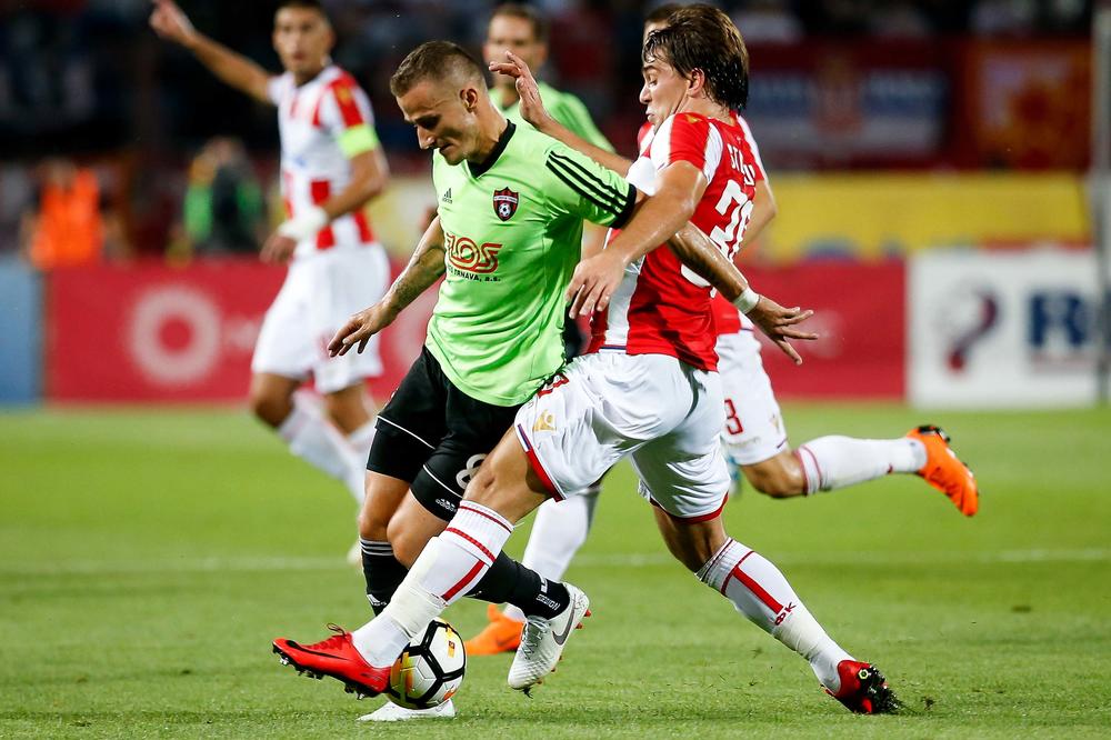 ŠOK! OVO JE DOČEKALO FUDBALERE ZVEZDE U TRNAVI?! Nećete verovati kada budete videli šta radi trava na Spartakovom stadionu! (FOTO)