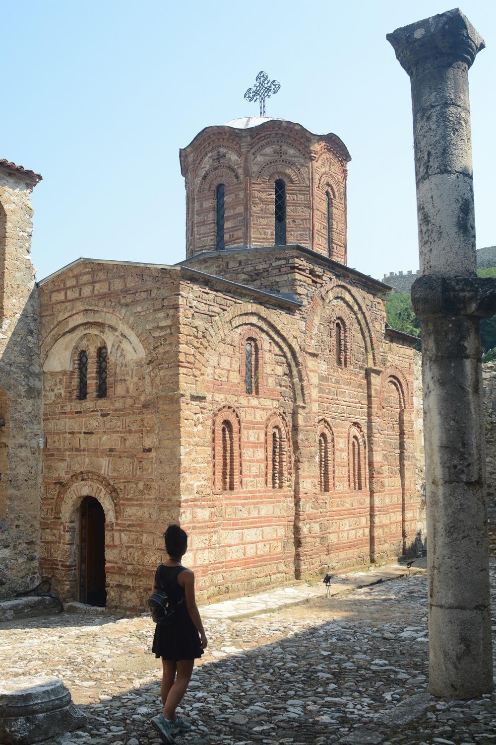 Crkva je skrnavljena 2004. godine  