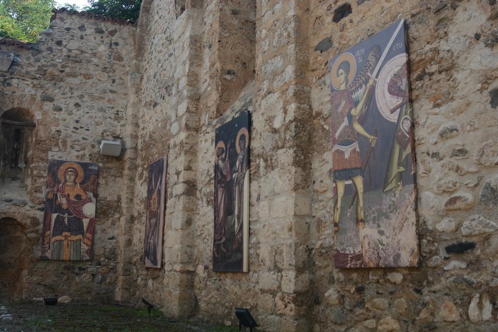 Crkva je skrnavljena 2004. godine  