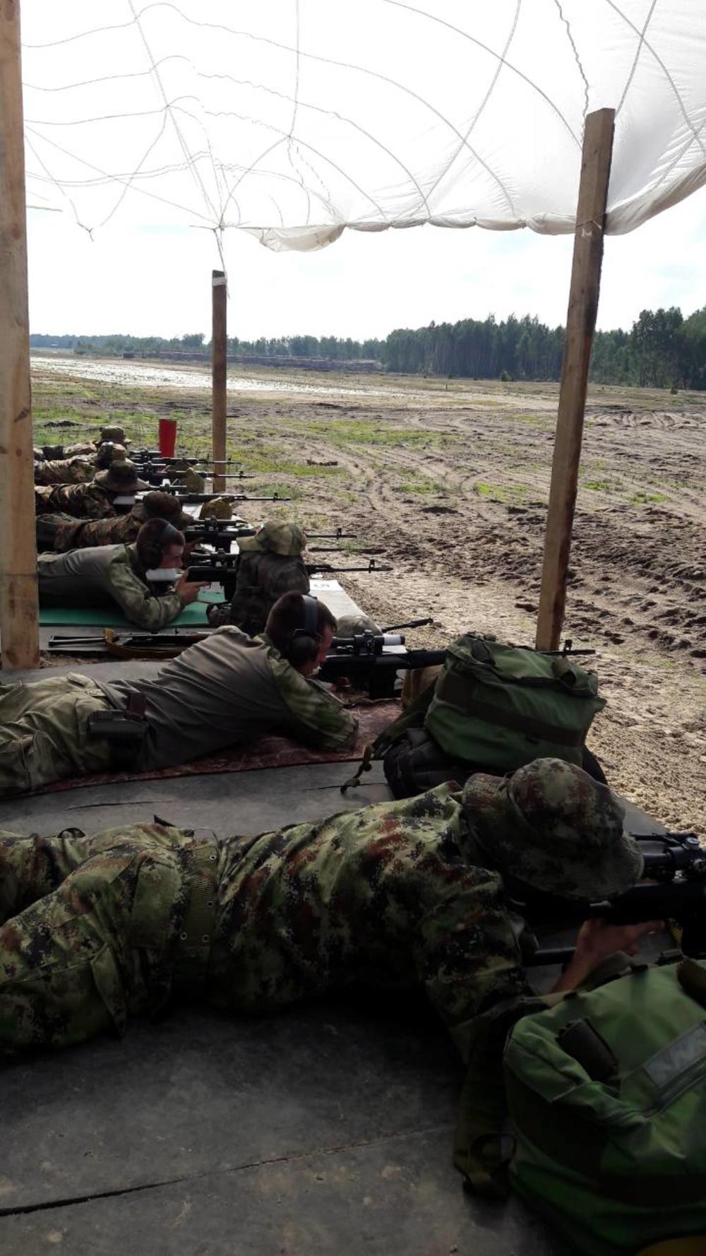 Devetočlana ekipa Vojske Srbije u disciplini Snajperska granica    