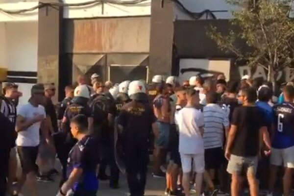 NE PREZAJU NI OD ČEGA: Sramni skandal u Solunu, PAOK-ovi huligani napali ruske novinare! (VIDEO)