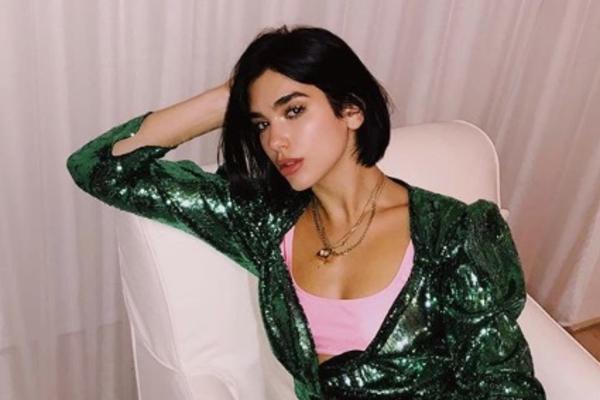 DUA LIPA IZNENADILA KUPAĆIM KOSTIMOM! HIPIK fazon a konci jedva pokrivaju GRUDI! (FOTO)