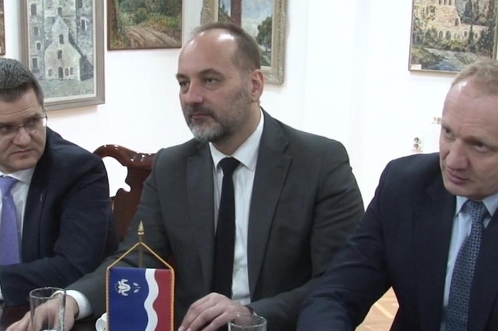 BAVIM SE ISTRAŽIVANJEM MNOGO BOLJE OD OPOZICIJE: Evo šta Vučić predviđa Đilasovom savezu