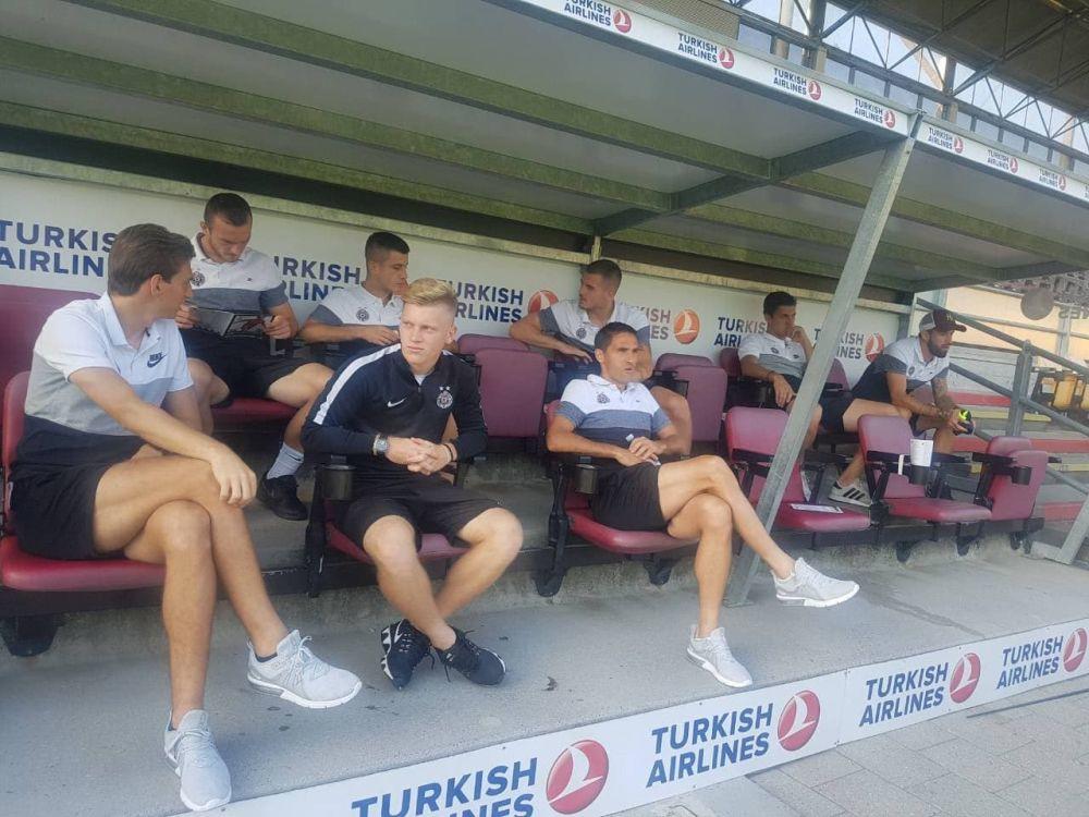 Klupa sa rezervnim igračima Partizana  