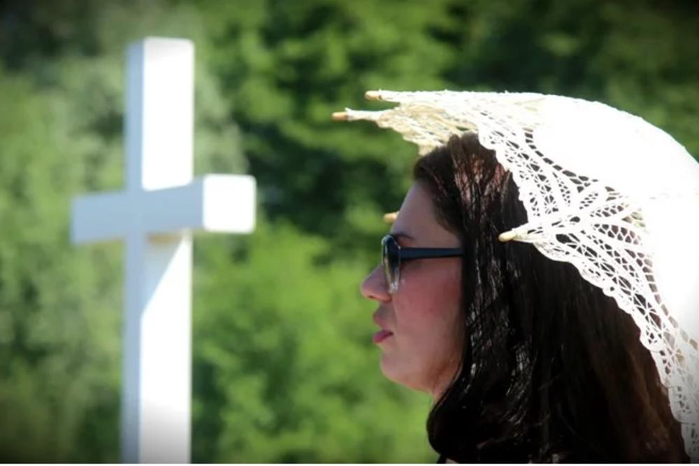 VELIČALA USTAŠE I SLIKALA SE ZA HRVATSKI PLEJBOJ: Vlatka će sada predavati ISTORIJU NDH na fakultetu u Zagrebu?! (VIDEO)