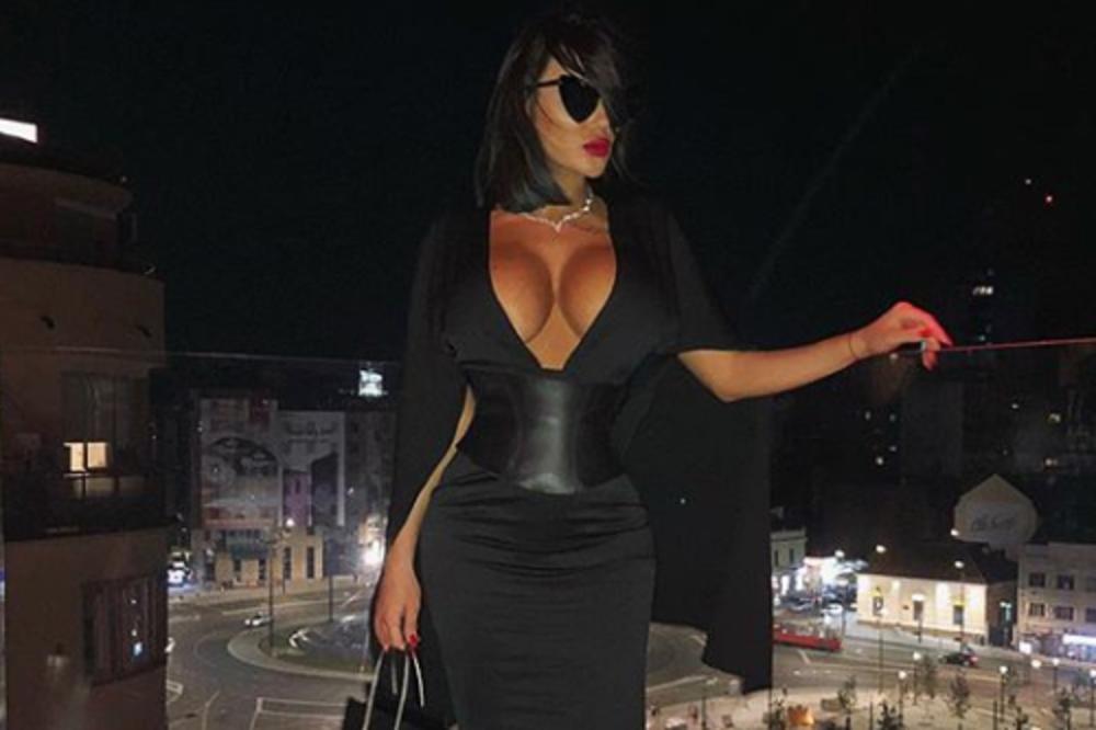 NAKON ŠTO JE IZGUBILA BEBU TAMARA ĐURIĆ SE PREPOLOVILA! Sva u crnom, a struk nikad uži! (FOTO)