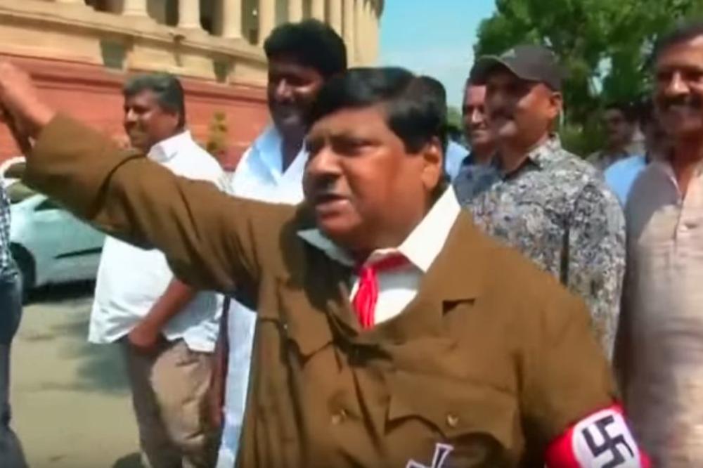 ŠOK I SKANDAL U PARLAMENTU: Poslanik došao obučen kao HITLER, a ovo je njegovo objašnjenje! (VIDEO)