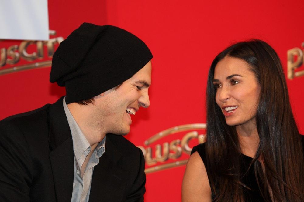 ZAŠTO MUŠKARCI OTKIDAJU NA MILF-OVE?! Ovo su razlozi zašto se momci lože na starije dame! (FOTO)