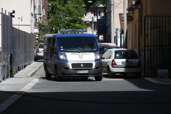 MUNJEVITA POLICIJSKA AKCIJA U BEOGRADU: Popadali kradljivci automobila!