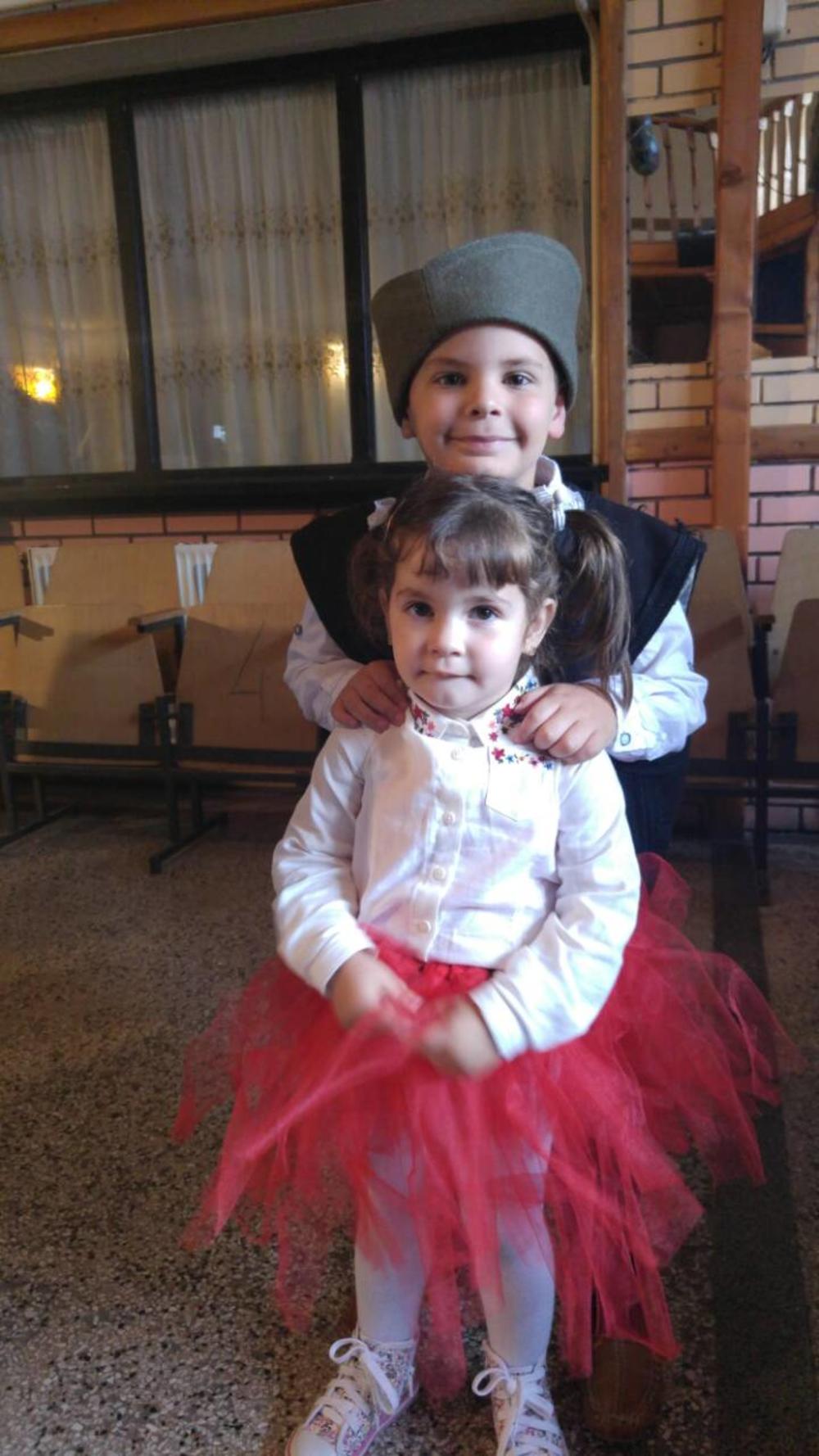 Jedini mališani u selu  