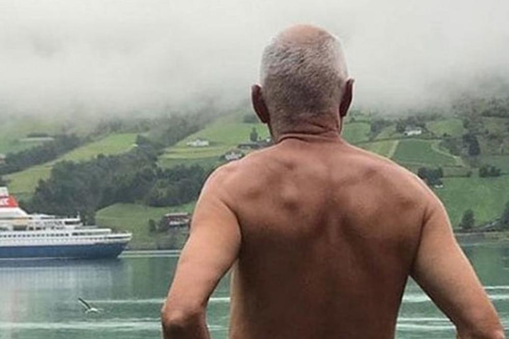 Političar se slikao go kao od majke rođen i fotografiju objavio na Instagramu: Ovo je razlog zašto je to uradio! (FOTO)