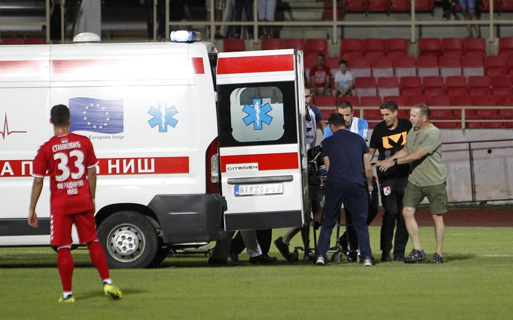 Hitna pomoć unosi ulajića u kombi