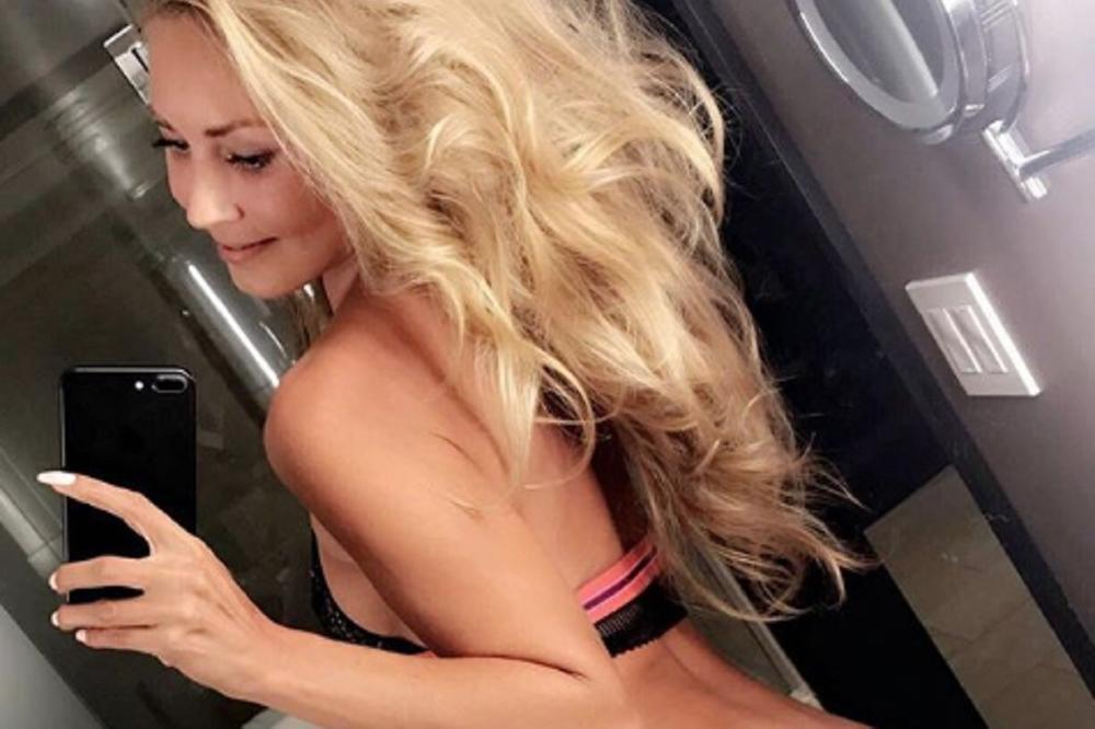 KAO OD MAJKE ROĐENA! Devojka čuvenog golmana pokazala apsolutno sve, ništa nije prepustila mašti! (FOTO)