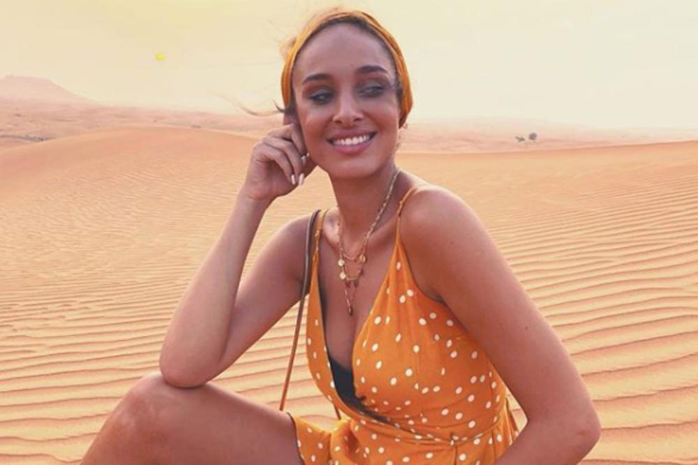 LUNA PROVOCIRA IZ DUBAIJA: Sevnuli INTIMNI DELOVI ispod kupaćeg, a onda je zajahala... (FOTO)