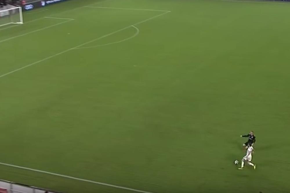 VEJN RUNI - MAJSTOR ZA SVA VREMENA: Sačuvao je prazan gol svog tima u nadoknadi, pa odmah asistirao za pobednički pogodak! Ovo se mora videti! (VIDEO)